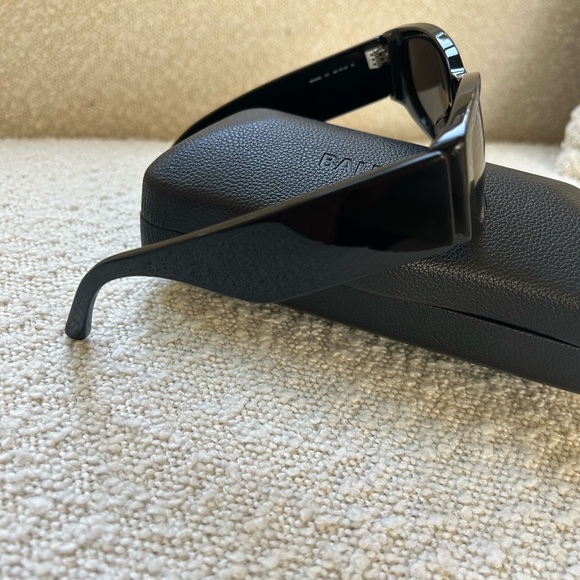 Balenciaga black sunglasses - Picture 3 of 5